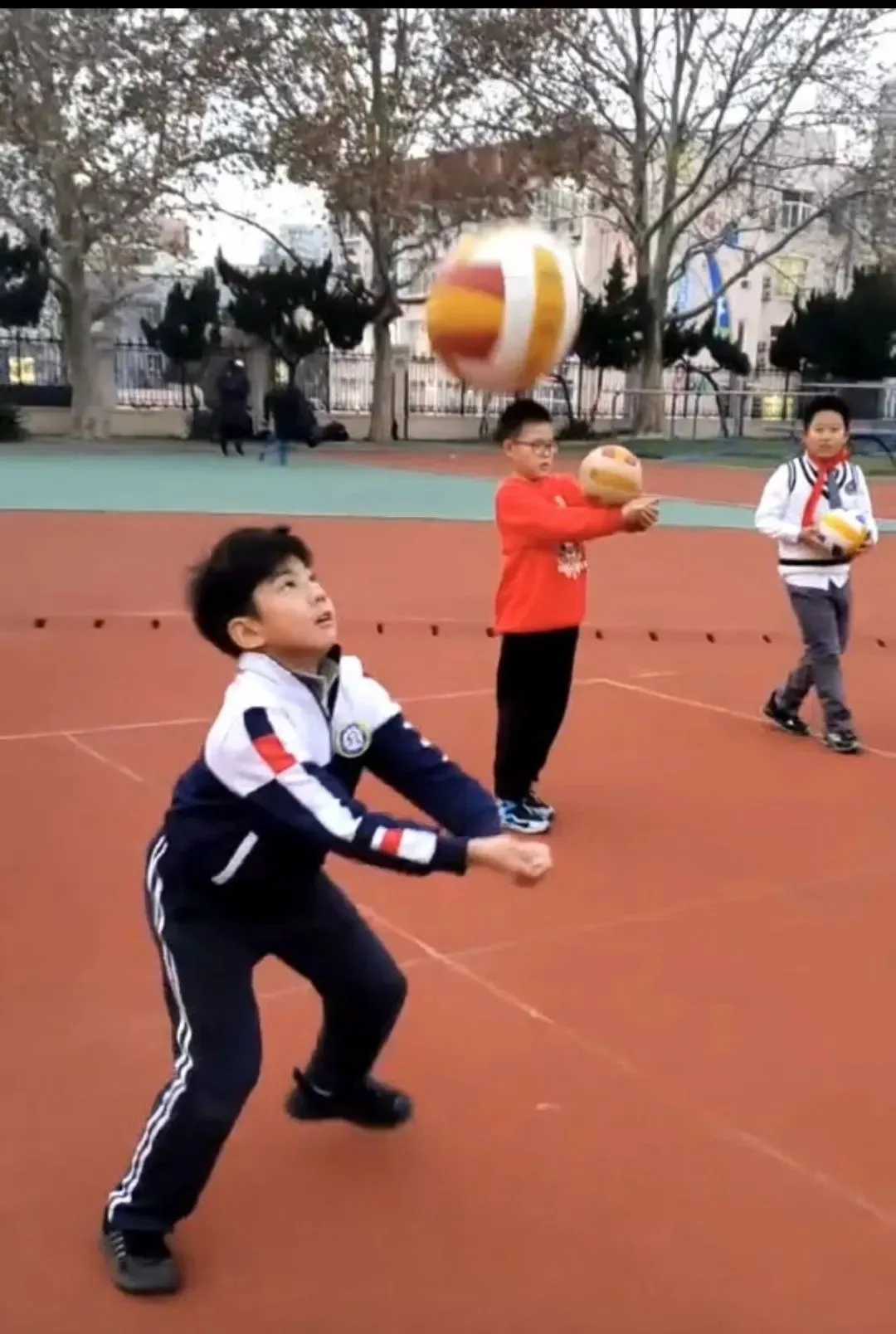 如何通过模拟比赛环境提高篮板实战能力?_0